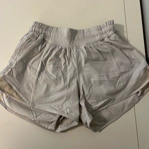 Lululemon Hotty Hot Low-Rise Lined Shorts 4”